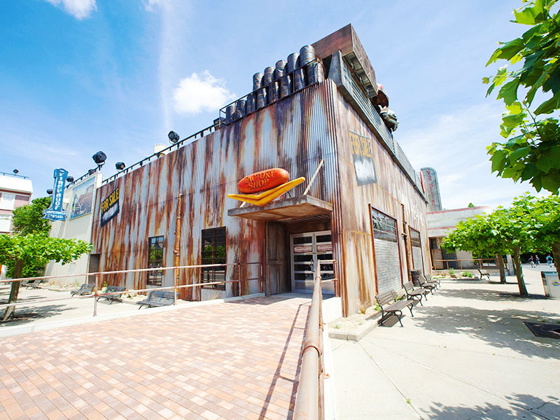 Van Helsing's Factory Attracties Movie Park main