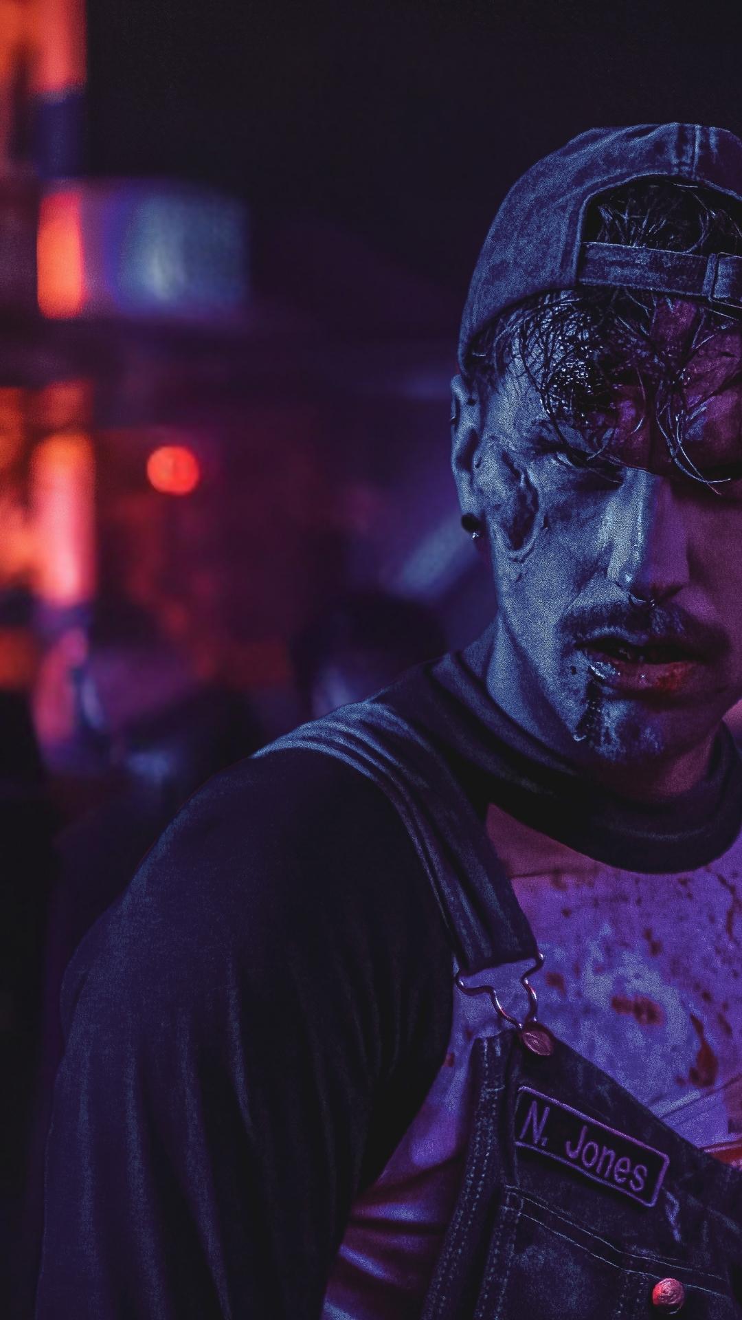 Monster während des Halloween Horror Festivals auf den Straßen