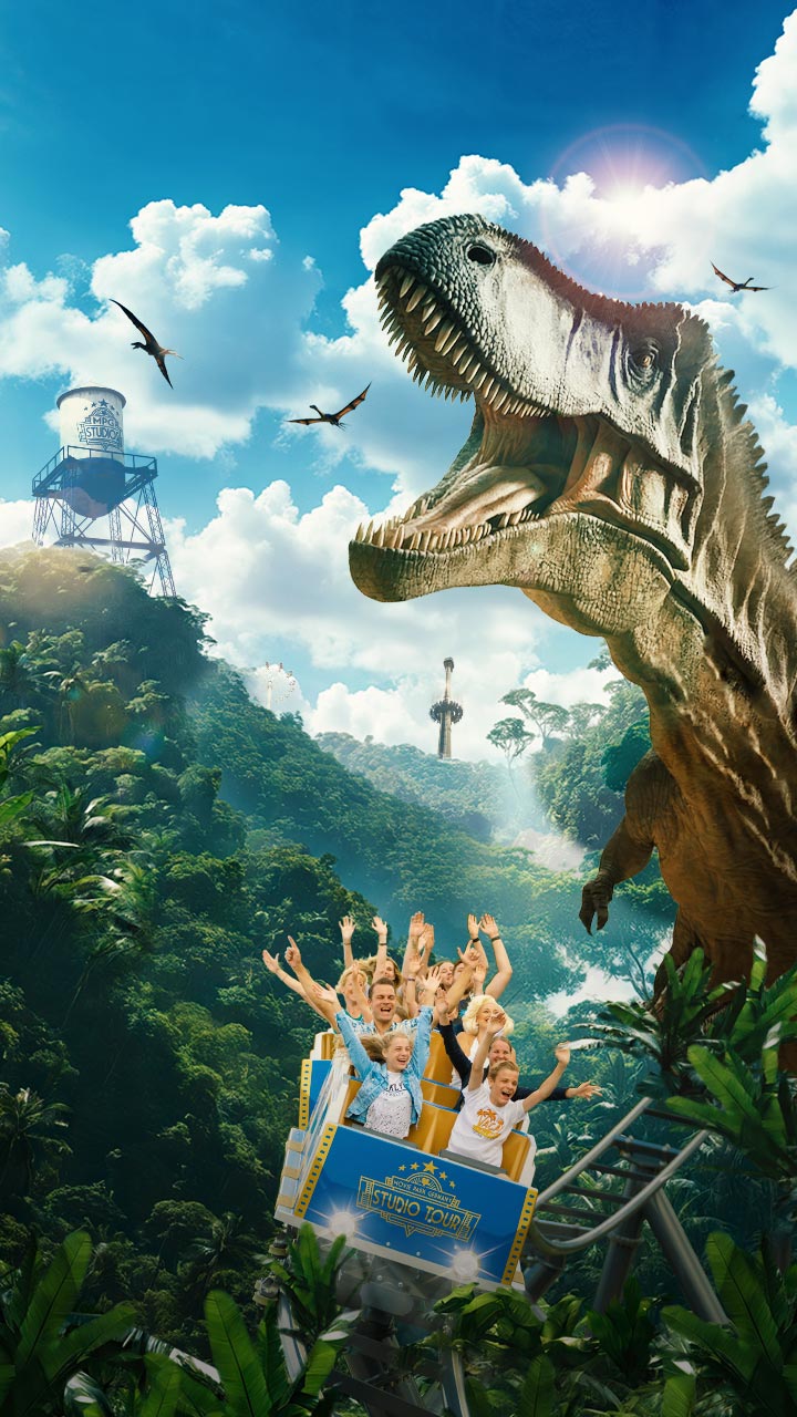 Achterbahn mit T-Rex-Verfolgung und fliegenden Dinos im Hintergrund.