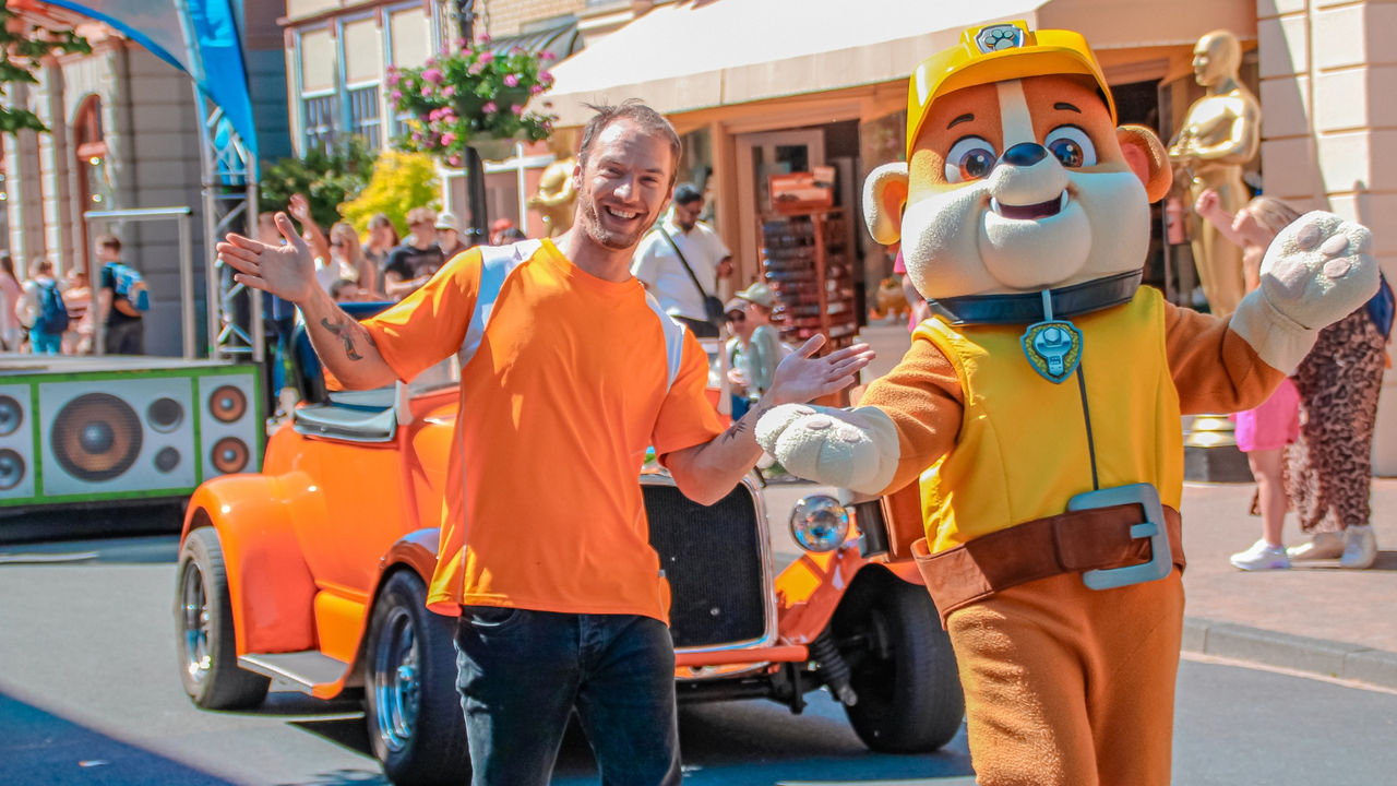 Entertainmentcrew auf der Mainstreet während der Parade