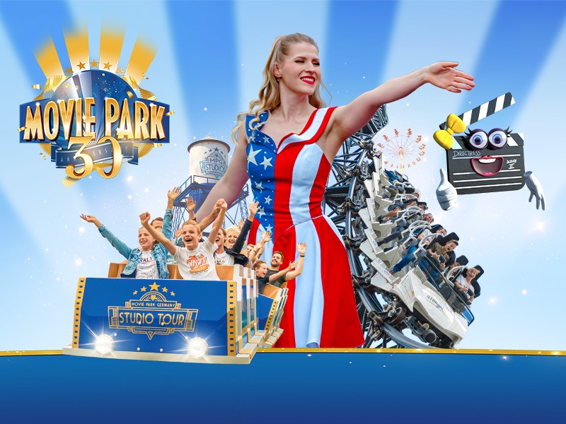 Comic Filmklappe vor blauem Hintergrund mit Cocktail in der Hand und Sonnenbrille über den Augen.