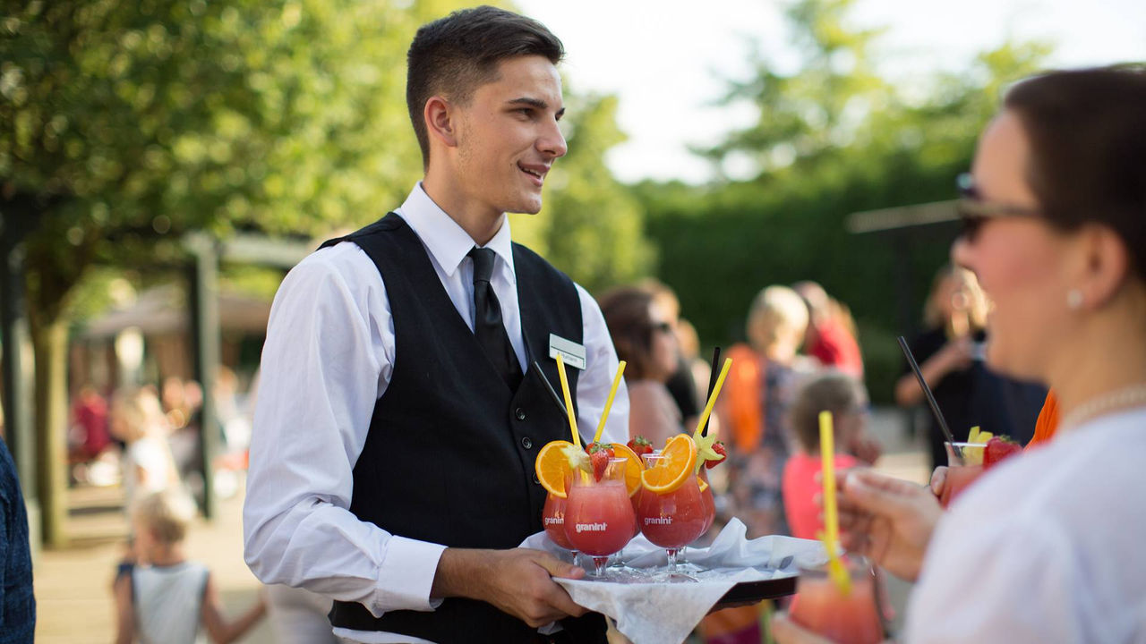 Ober bij California Coffee event in Movie Park